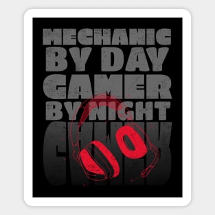 Gaming Quote Mechanic by Day Gamer by night in Grey Text Magnet